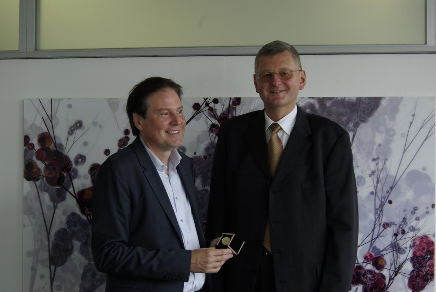Dr. Heinz Jürg Bertram mit Obermatt Gold Pin 2015
