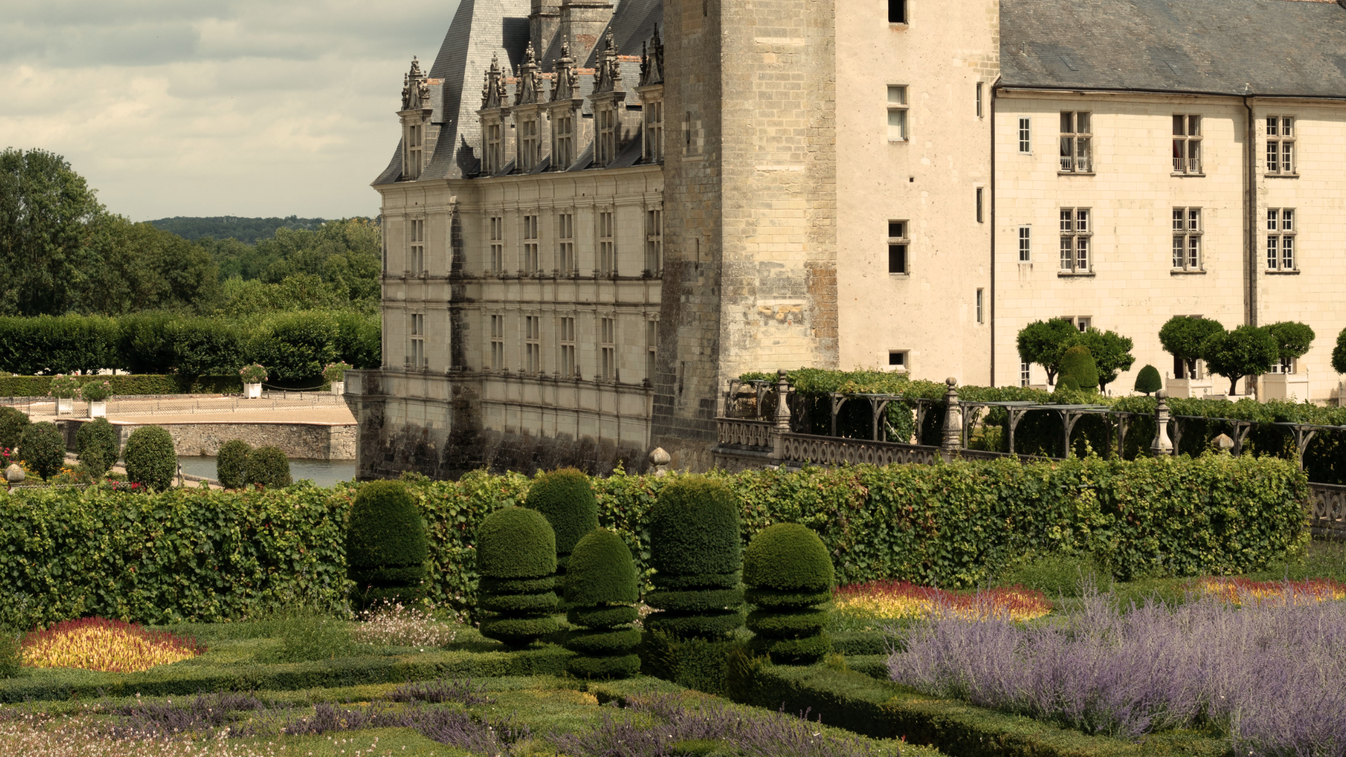 Top 10 CAC 40: Beyond the Luxury Names